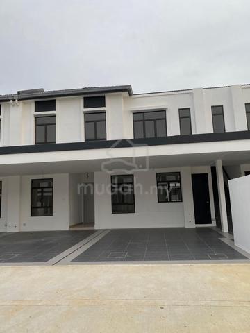 Selangor Puncak Alam Partially Furnished Townhouse For Rent 1