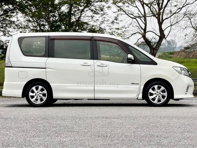 2013 Nissan SERENA S-HYBRID HWS 2.0 AT ONE OWNER - 4