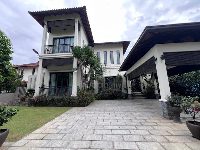 Bukit Gita Bayu, 2 Storey Bungalow House 1