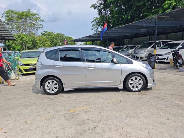 2013 Honda JAZZ 1.3 (AUTO) - 2
