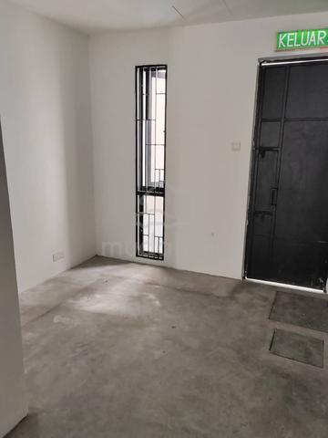 Groundfloor Shoplot For Rent At Hutton Central Near Georgetown 3