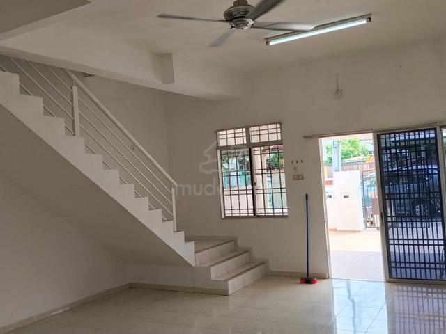 Bukit ubi double storey house for rent at city center nice condition 1