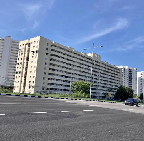 Female Non Sharing Room Near To Queensbay Mall 1