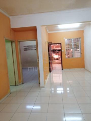 Ground Floor Renovated Townhouse Taman Bayu Permai Rawang 1