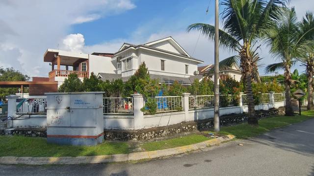 CORNER LOT Double Storey Bandar Saujana Utama 2 Sungai Buloh 1