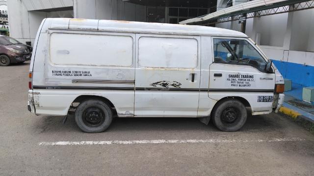 1999 Mitsubishi DELICA 2.0 SPACEGEAR (A) - 4
