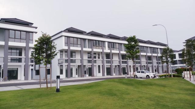 Eco Vantage Jalan Jambu  Kota Masai  2.5 Storey Shoplot freehold 1