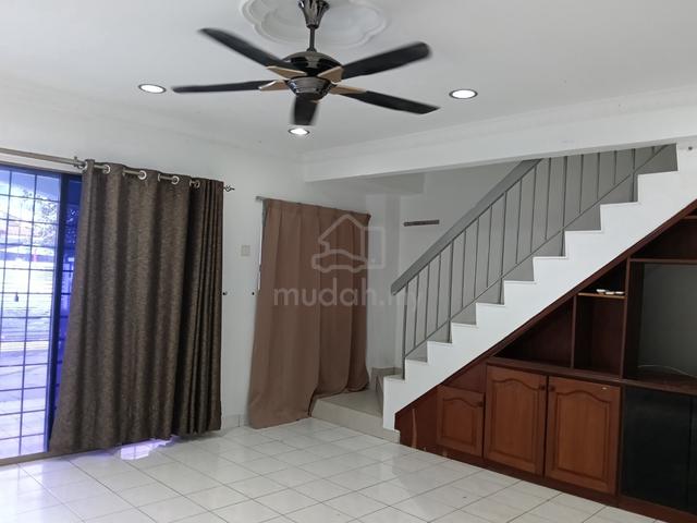 4 rooms 2 storey House @ PU12, Taman Puchong Utama. 1