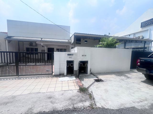 Old klang road shop house for rent 1