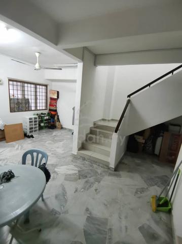 Room for rent at Subang , Usj 1