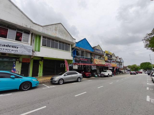 Facing Main Road‼️ Taman Gunung Pulai Double Storey Shoplot (GF Only) 1