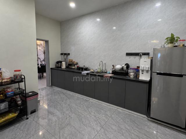 5BR Semi Detached House @ Jalan Sasa, Taman Gaya, Ulu Tiram, Johor 1