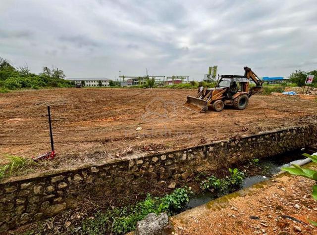 Senai Idaman Light Factory Land For Rent 1