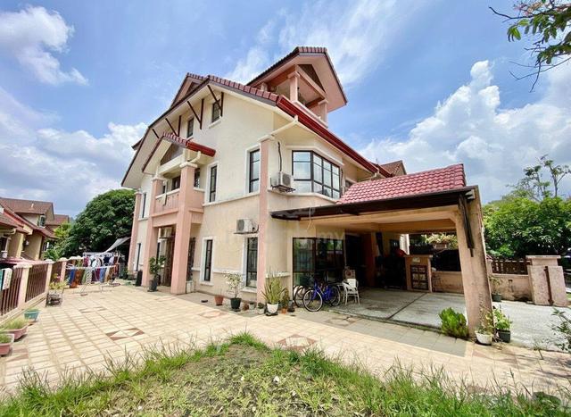 CORNER LOT! 2.5 Storey Terrace Presint 16 Putrajaya 1