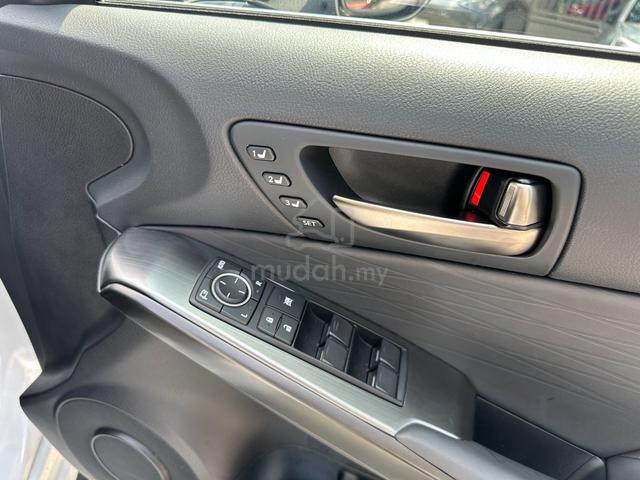 BLACK SEAT 4 CAM 2022 Lexus IS300 2.0 F-SPORT - 4