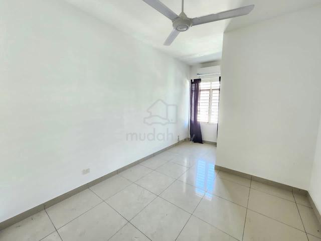 Freehold, facing garden, club house facility, gated guarded, 22x80sqft 4