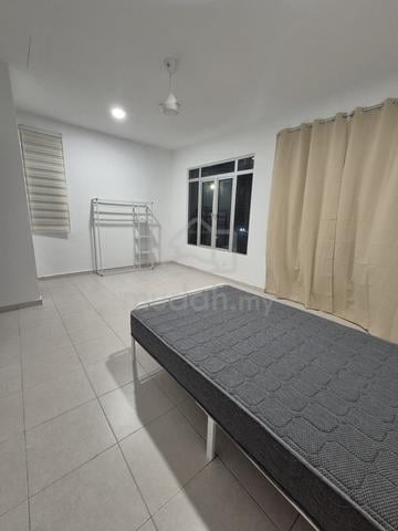 Bilik Sewa Wanita Jenjarom/Teluk Panglima Garang 1
