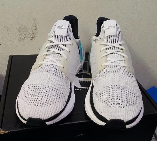 Adidas (12.5uk) - photo 3 of 5