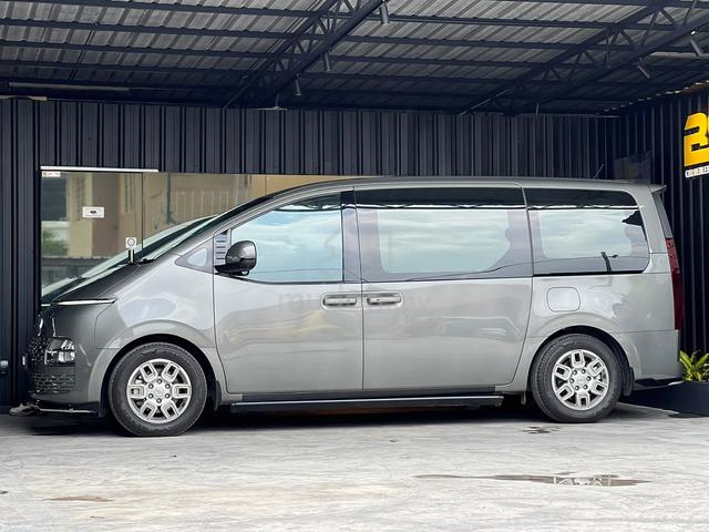 2023 Hyundai STARIA 2.2 CRDI PREMIUM (A) - 5