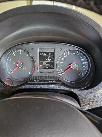 2017 Volkswagen VENTO 1.6 TRENDLINE (A) - 5