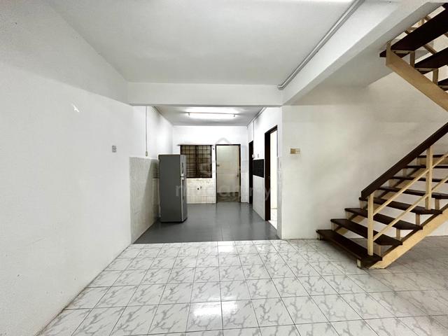 Double Storey @ Tmn Jasper Jaya Near Family Store 1