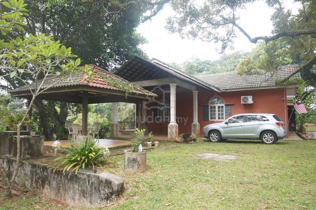 Banglo Setingkat bersama Kebun di Batu Hitam, Beserah untuk dijual 1