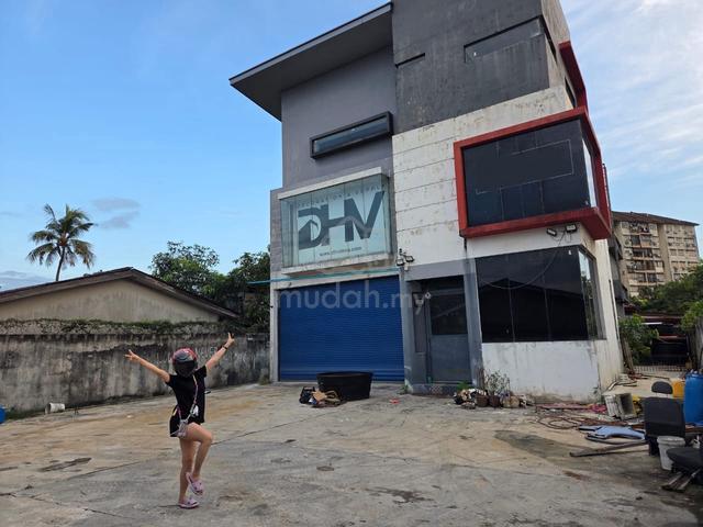 Puchong Perdana 3 Storey Semi D Factory for rent 1