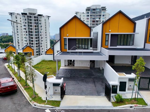 3 Storey Superlink House East 57, Residensi Laman Timur Desa Melawati, 1