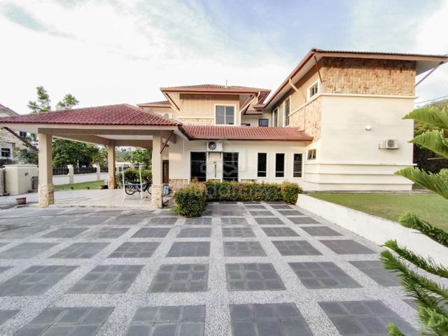 [CORNER]Double Storey Bungalow Puncak Pinggiran Putra, Sungai Merab 1