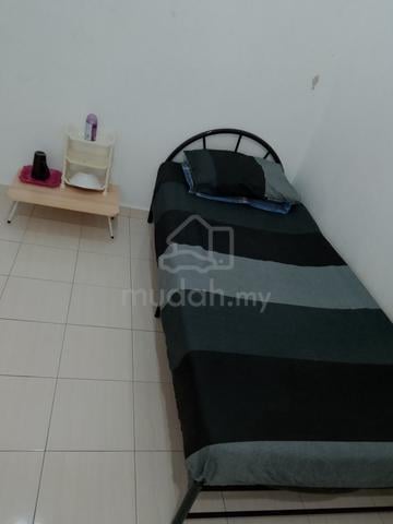 SINGLE MEDIUM ROOM with BATHROOM 1