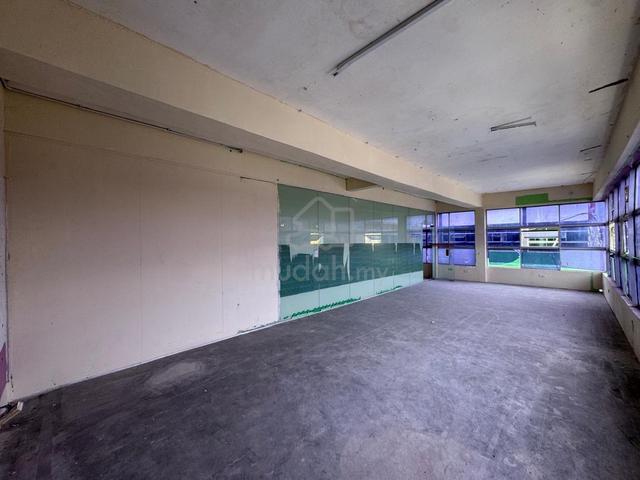 BANDAR PUTRA BERTAM 3-STY CORNER LOT FIRST FLOOR SHOP LOT FoR RENT 1