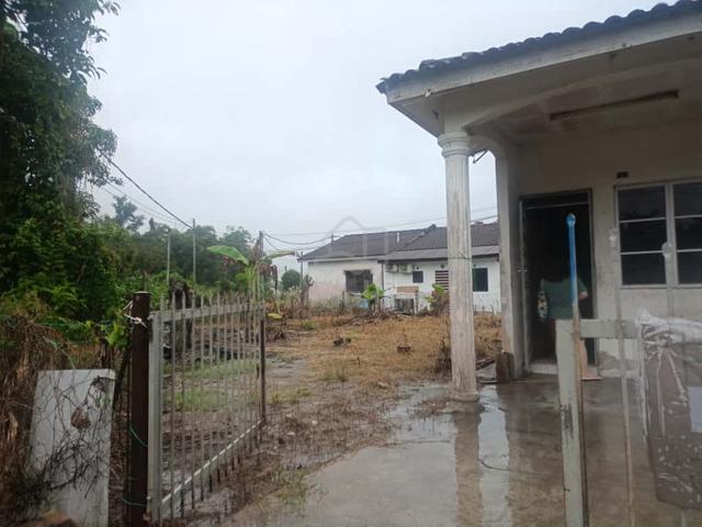 Corner lot Single Storey Terrace House 1