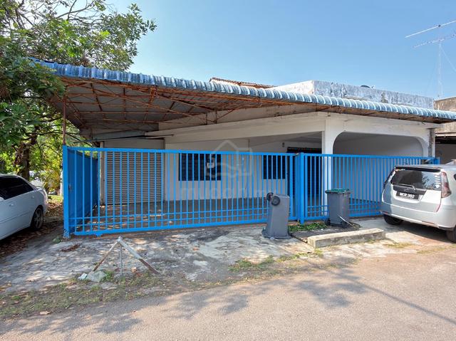 Corner 4 room 3 tandas/Taman kluang barat 1