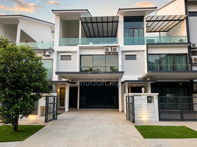 3-Storey Spacious House in Denai Alam For Rent. Next To Seven Skies. 1