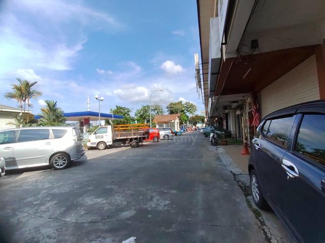 For rent larkin indah petron 99 mart 1