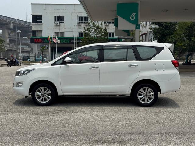 Toyota INNOVA G REVERSE CAMERA FAMILY MPV FUL0N - 4