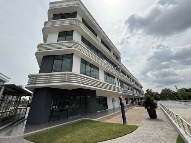 En-bloc 4 storey office shoplot cyberjaya 1