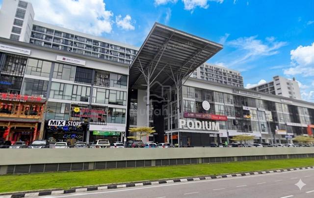 Main road side corner shop lot for rent 1