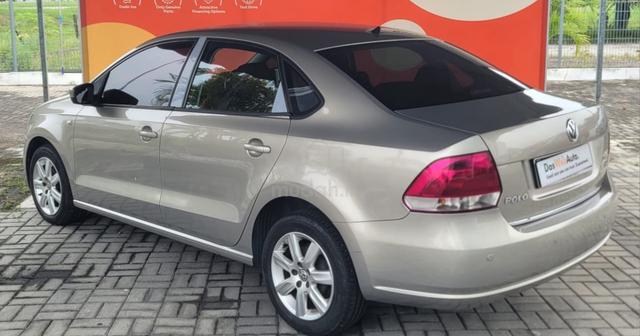 2011/12 VOLKSWAGEN Polo - SEDAN 1.6 AUTO - 5