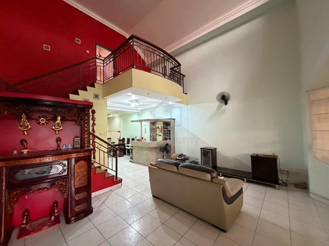 Pelangi indah 1.5 storey house for rent/jalan pesona 1