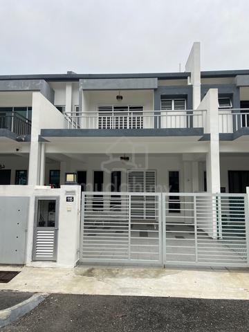 Double Storey house for rent 1
