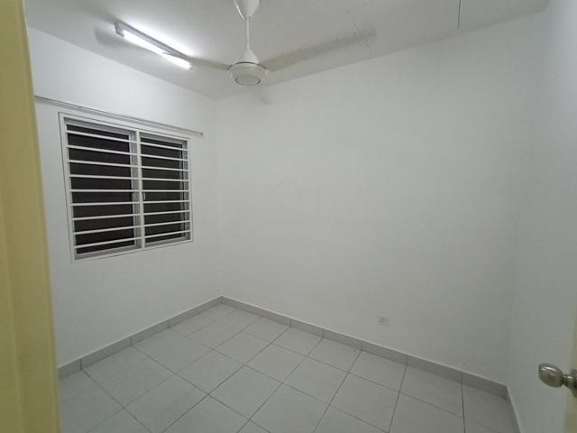 Partly Furnish 3 Storey House Bayu Heights 1 Balakong Seri Kembangan 1