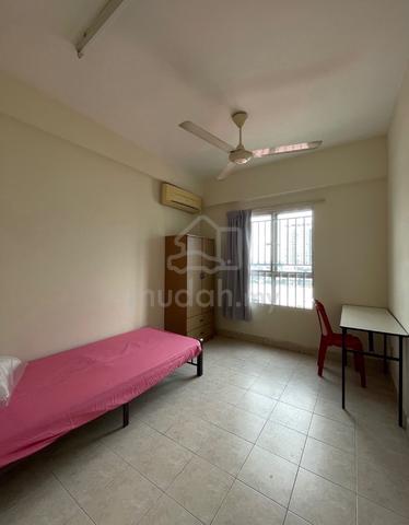 D’aman Ria medium room near Lembah Subang LRT 1