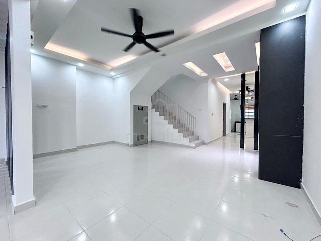 DEKAT SURAU❗️MURAH Double Storey Ceri 3 Bandar Hillpark Puncak Alam 1