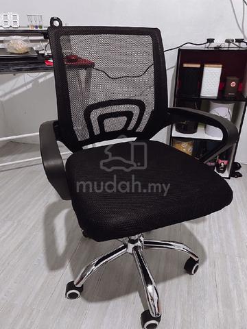 affordable roller office chair  - photo 2 of 2