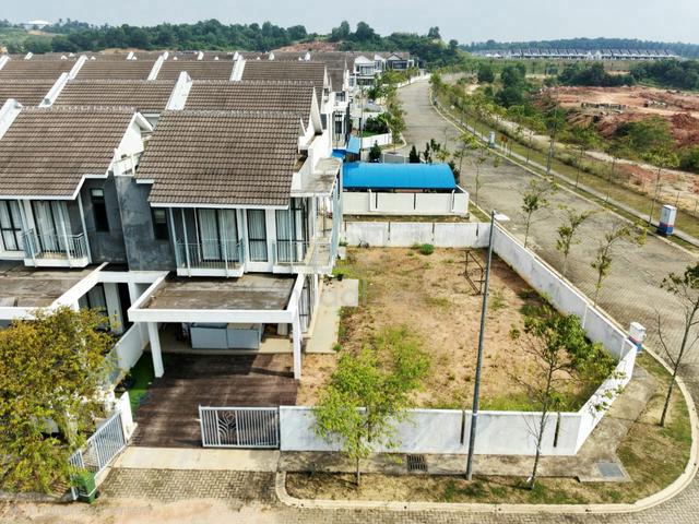 TANAH LUAS❗Corner Lot Teres 2 Tingkat Spring Vale, Kotasas 1
