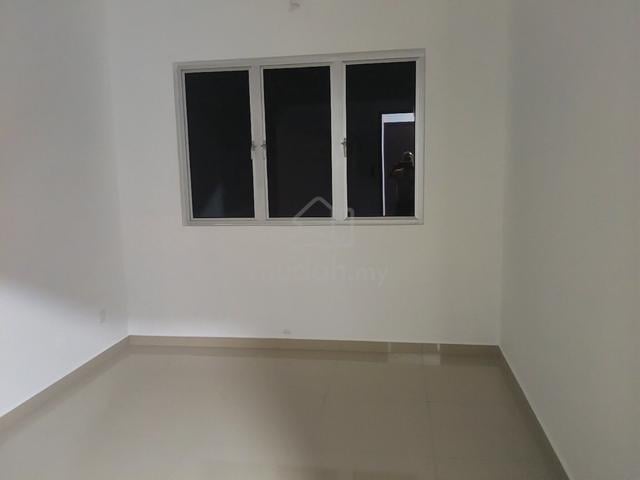 Bilik Sewa Kota Warisan Rumah Teres End Lot Rumah Baru Banyak Parking  1