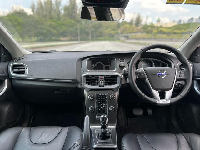 2014 Volvo V40 2.0 T5 (A) FREE WARRANTY 1 OWNER - 4