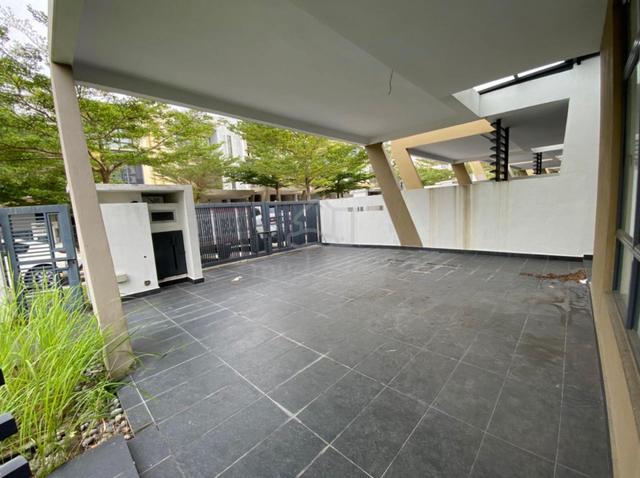 Double Storey Laman Glenmarie Shah Alam - Freehold, Big Size, End Lot 1
