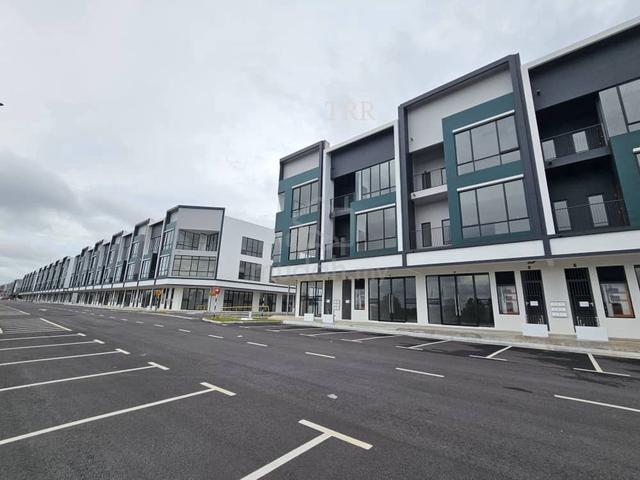 Austin Crest Shoplot /Facing Lake /Ground Floor/Phase 2/Mount Austin 1